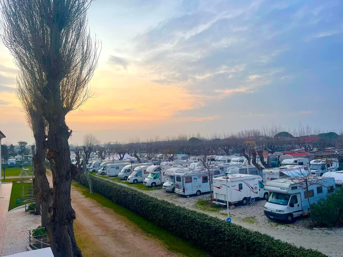 Galleria image /assets/camper.jpg